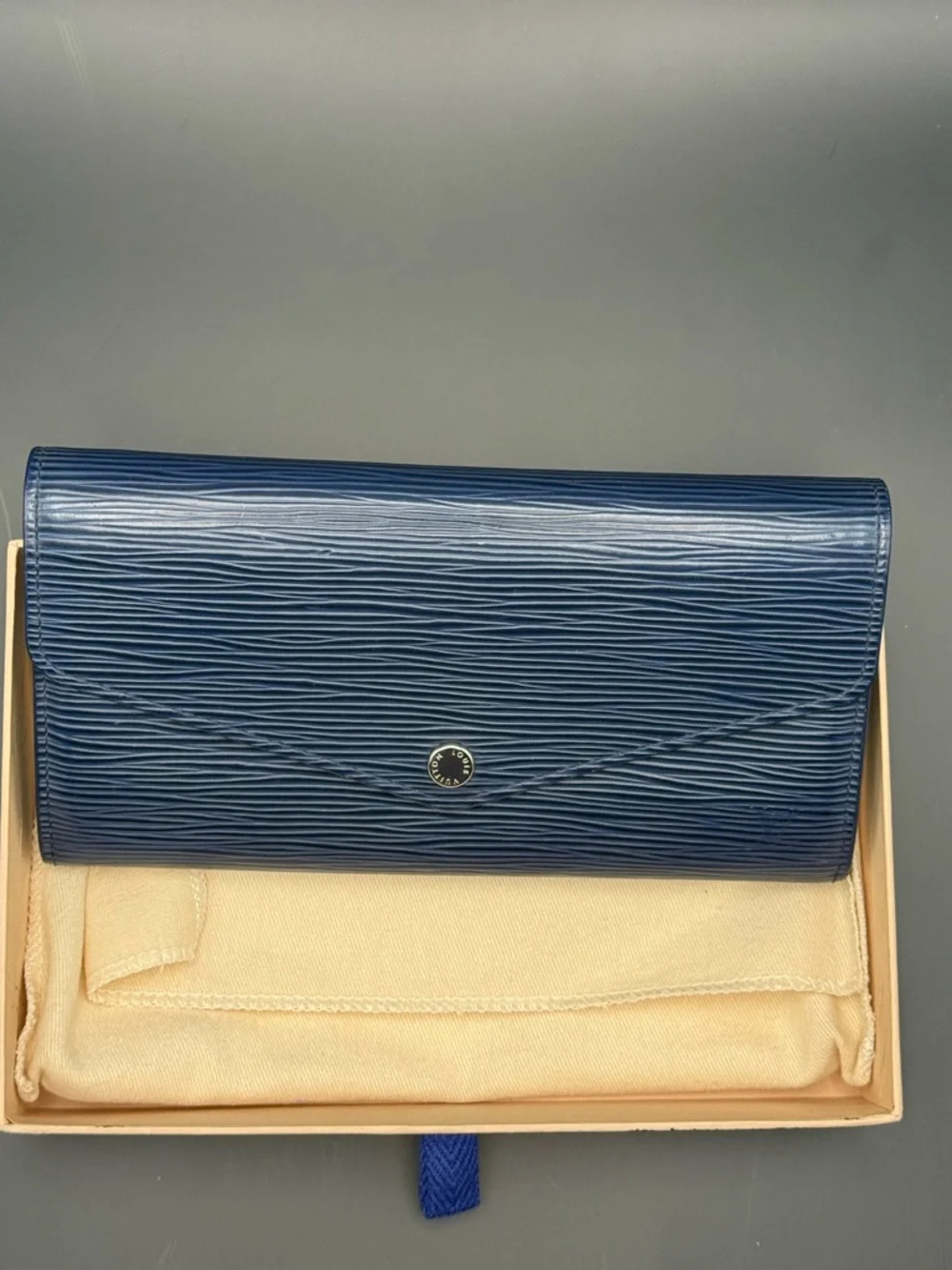 Louis Vuitton Epi Sarah Wallet Navy💙 with box dust bag, NIB‎